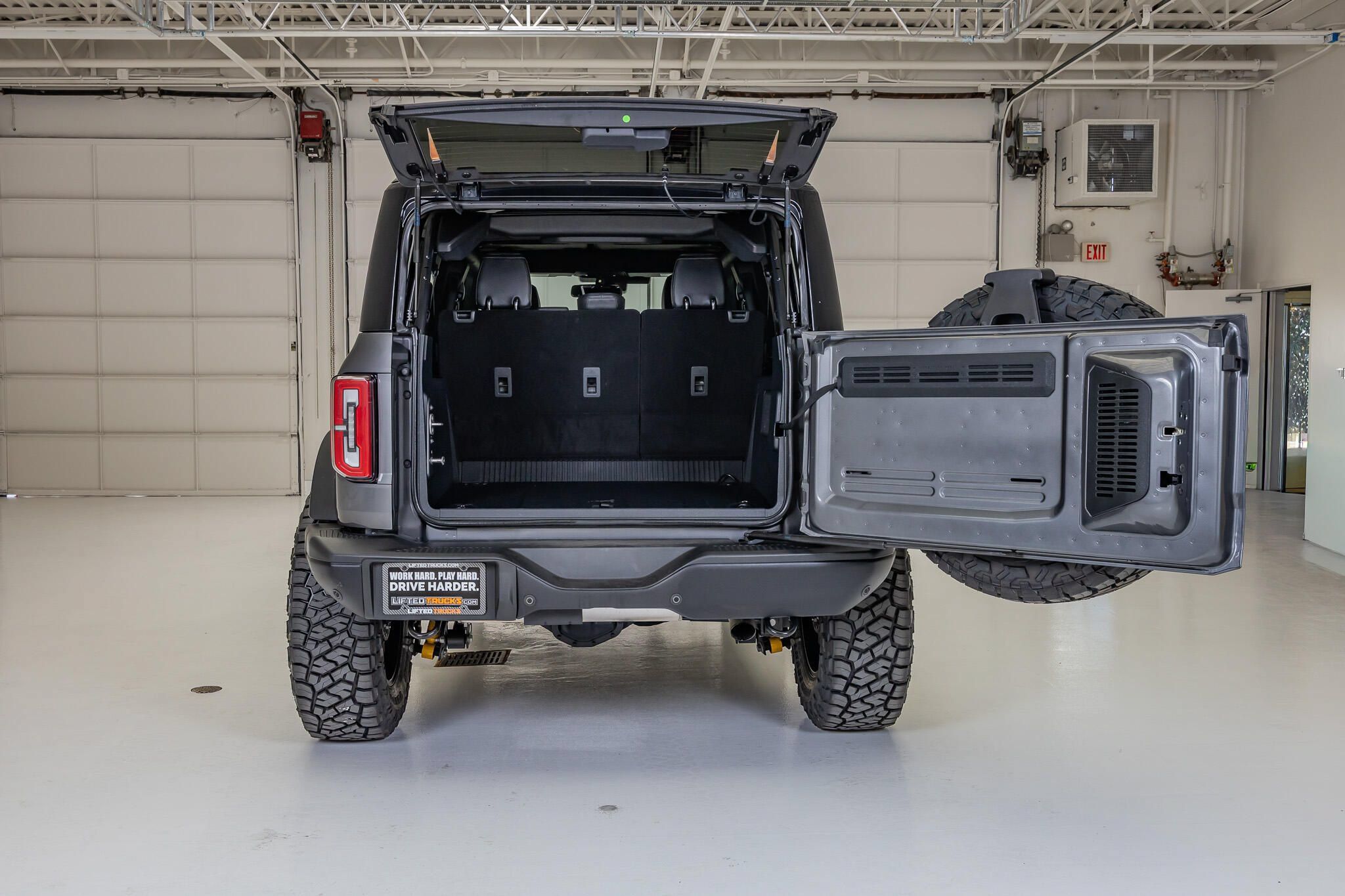 Used 2025 Ford Bronco Badlands AWD/4WD image 9