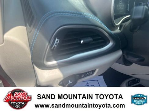 Used 2021 Chrysler Pacifica Touring-L FWD image 13