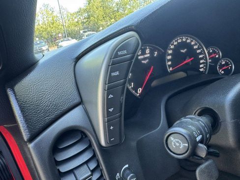 Used 2005 Chevrolet Corvette Coupe w/ Preferred Equipment Group RWD image 21