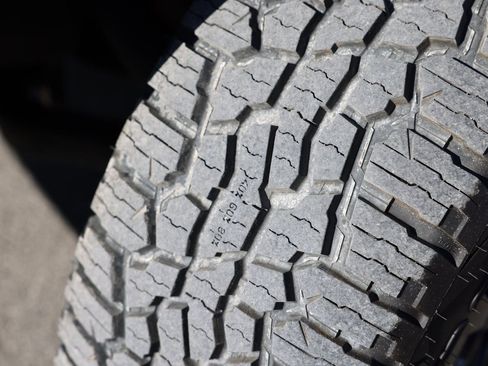 Certified 2023 Ford F150 Platinum w/ Equipment Group 701A High image 32