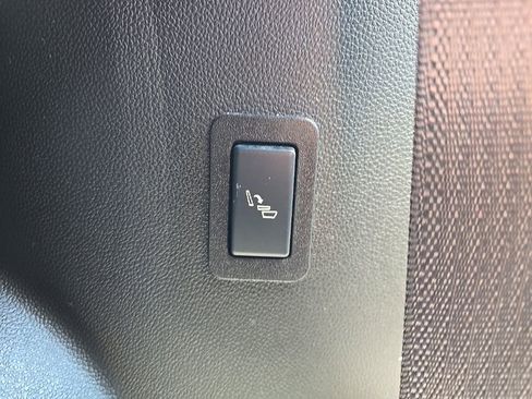 Used 2025 GMC Yukon XL Denali AWD/4WD image 48