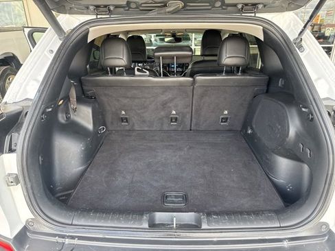 Used 2020 Jeep Cherokee Limited image 31