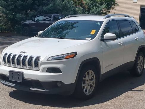 Used 2016 Jeep Cherokee Latitude FWD image 9