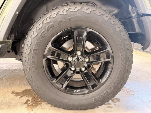 Used 2022 Jeep Wrangler Unlimited Sahara image 9