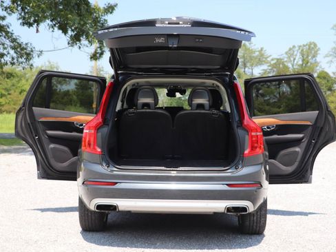 Used 2021 Volvo XC90 T6 Momentum AWD/4WD image 5