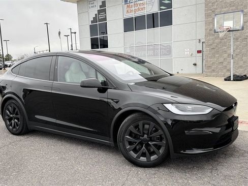 Used 2023 Tesla Model X image 2