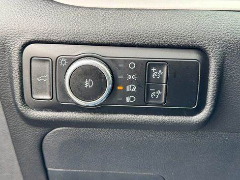 Used 2023 Ford Explorer XLT w/ Equipment Group 202A AWD/4WD image 34