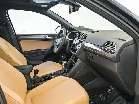 Used 2024 Volkswagen Tiguan SE image 17