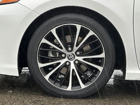 Used 2018 Toyota Camry SE w/ Moonroof Package image 29