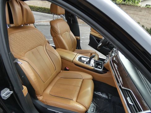 Used 2016 BMW 750i xDrive image 32