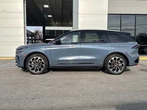 New 2026 Lincoln Nautilus Reserve image 6