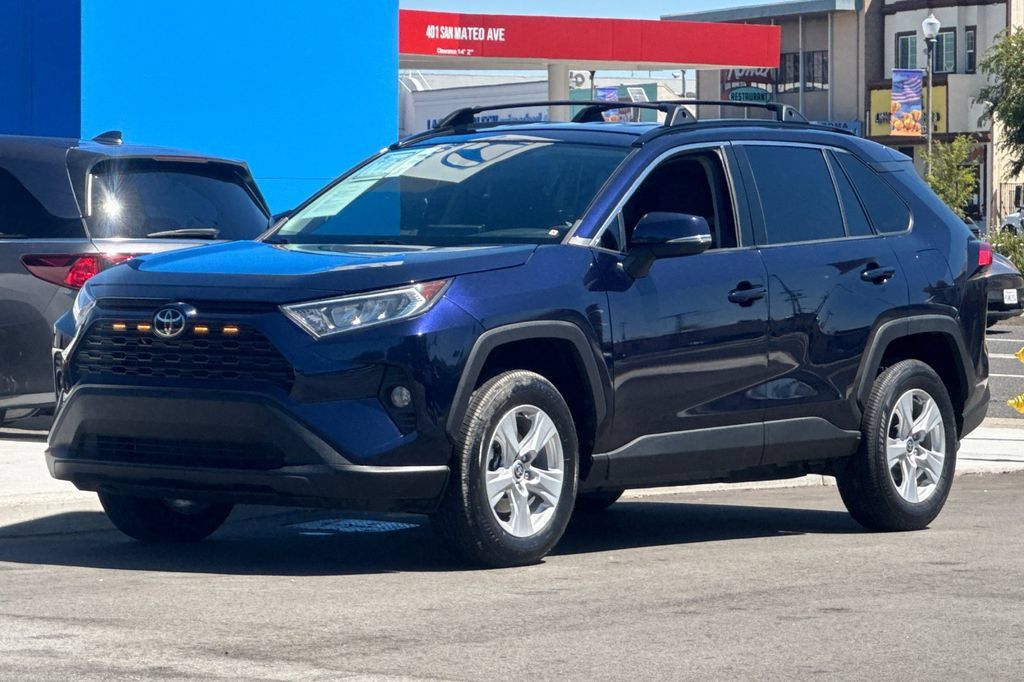Used 2021 Toyota RAV4 XLE AWD/4WD image 8