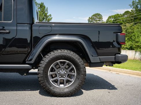 Used 2020 Jeep Gladiator Overland AWD/4WD image 6