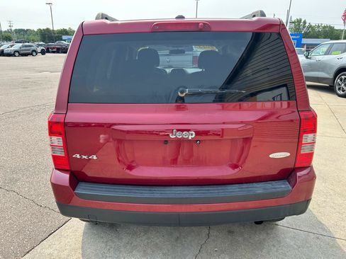 Used 2013 Jeep Patriot Latitude AWD/4WD image 6
