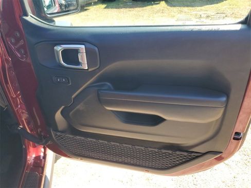 Used 2021 Jeep Wrangler Unlimited Islander image 36