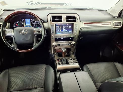 Used 2018 Lexus GX 460 Luxury w/ Preferred Accessory Package image 11