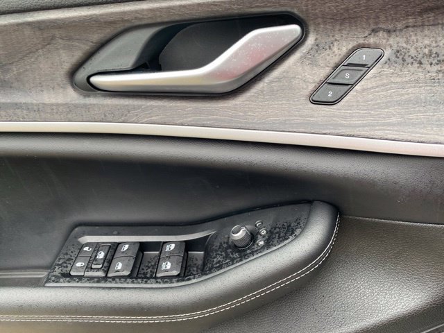 Used 2023 Jeep Grand Cherokee Limited AWD/4WD image 29
