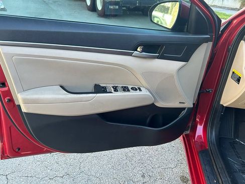Used 2017 Hyundai Elantra Limited w/ Limited Tech Package 04 FWD image 15