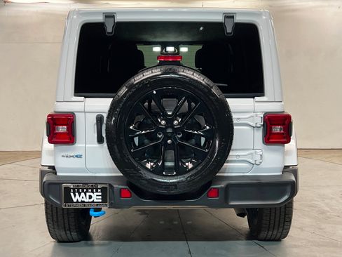 Used 2024 Jeep Wrangler Unlimited Sahara AWD/4WD image 4