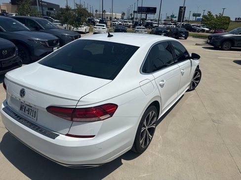 Used 2022 Volkswagen Passat 2.0T SE FWD image 5
