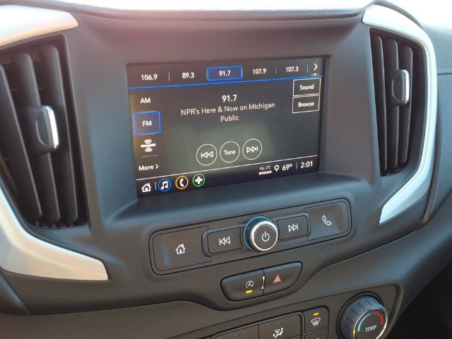 Used 2024 GMC Terrain SLE FWD image 25