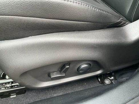 Used 2025 Jeep Compass Limited image 24