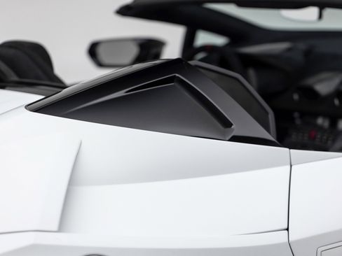 Used 2019 Lamborghini Huracan Performante AWD/4WD image 33