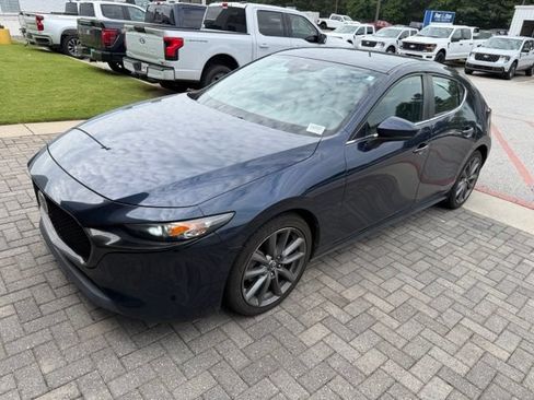 Used 2019 MAZDA MAZDA3 Hatchback w/ Preferred Package FWD image 2