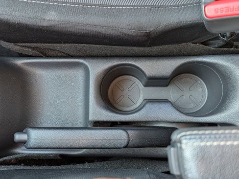 Used 2020 Nissan Kicks S image 32