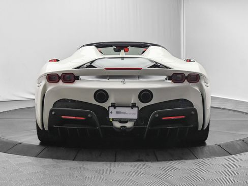 Used 2022 Ferrari SF90 Spider image 6
