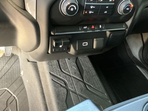 Used 2020 Chevrolet Silverado 2500 Custom w/ Custom Value Package image 27