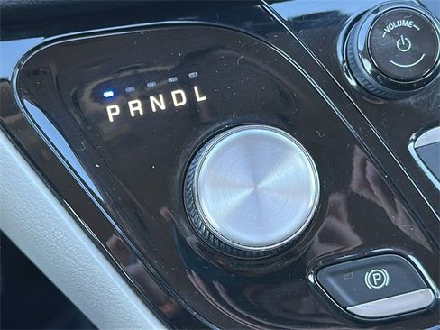 Used 2020 Chrysler Pacifica Touring-L image 35