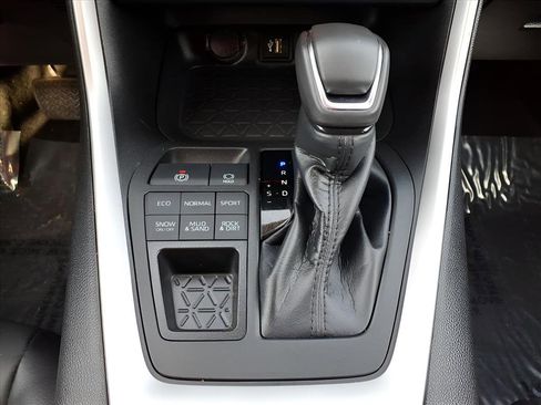 Used 2023 Toyota RAV4 XLE Premium image 15