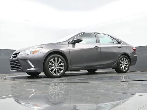 Used 2017 Toyota Camry XLE FWD image 12