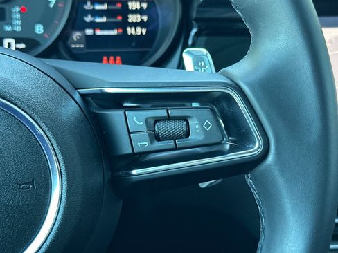 Used 2025 Porsche Macan AWD/4WD image 31