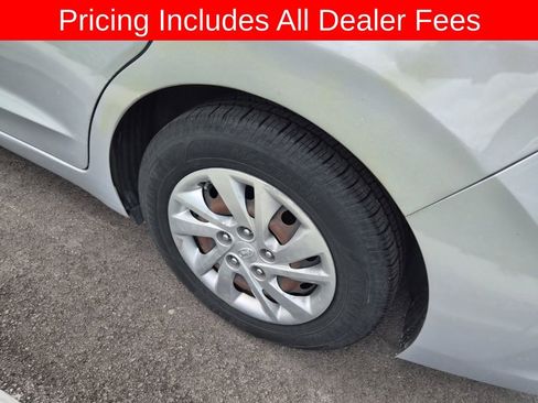 Used 2018 Hyundai Elantra SE FWD image 14