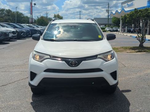 Used 2017 Toyota RAV4 LE FWD image 9