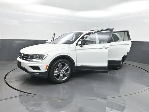 Used 2021 Volkswagen Tiguan SEL AWD/4WD image 37