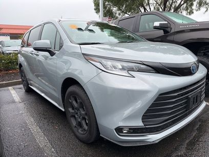 Certified 2025 Toyota Sienna XLE Woodland Edition