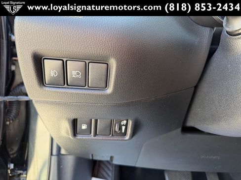 Used 2018 Toyota C-HR XLE FWD image 20