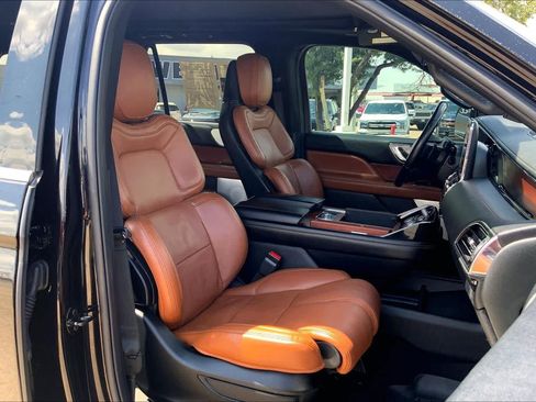 Used 2020 Lincoln Navigator Reserve w/ Equipment Group 208A Reserve AWD/4WD image 9
