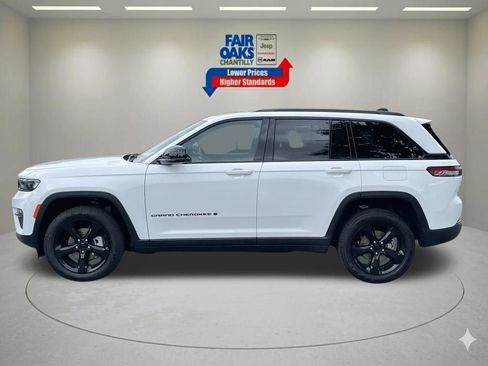 Certified 2024 Jeep Grand Cherokee Limited w/ Black Appearance Package AWD/4WD image 10