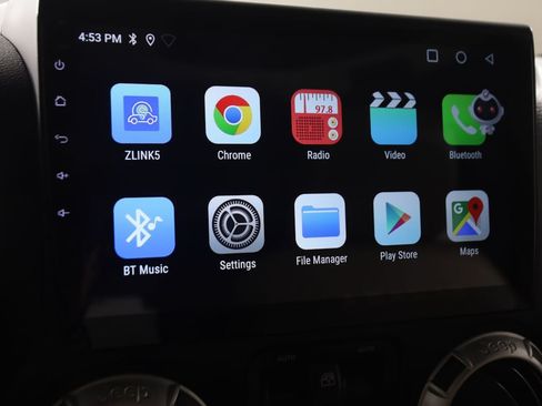 Used 2015 Jeep Wrangler Unlimited Sahara w/ Connectivity Group AWD/4WD image 9