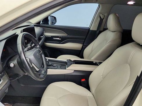 Used 2024 Toyota Grand Highlander AWD image 16