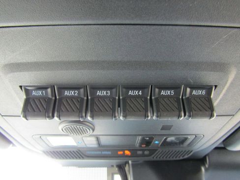 Used 2025 Ford Bronco Badlands AWD/4WD image 32