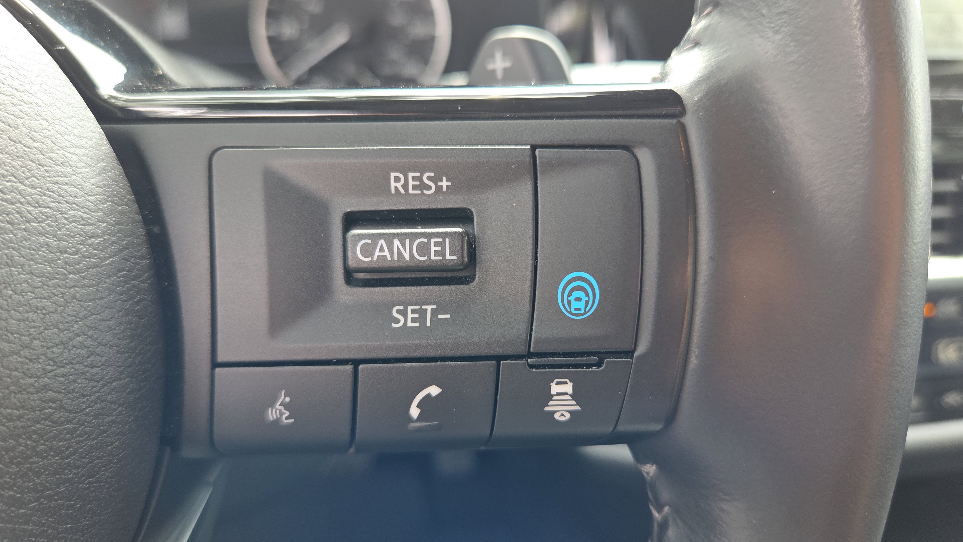 Used 2025 Nissan Pathfinder SL AWD/4WD image 31