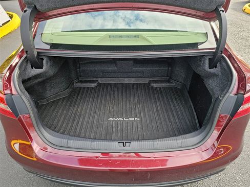 Used 2016 Toyota Avalon Limited image 14