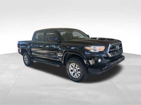 Used 2017 Toyota Tacoma 2WD Double Cab image 2