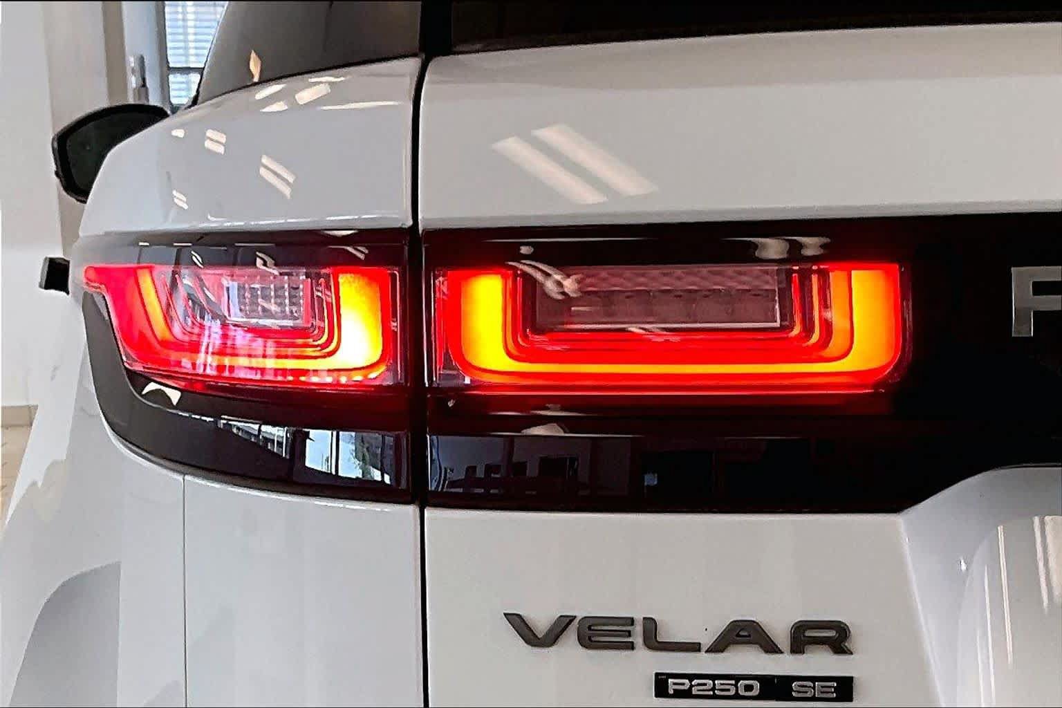 Used 2019 Land Rover Range Rover Velar R-Dynamic SE AWD/4WD image 29