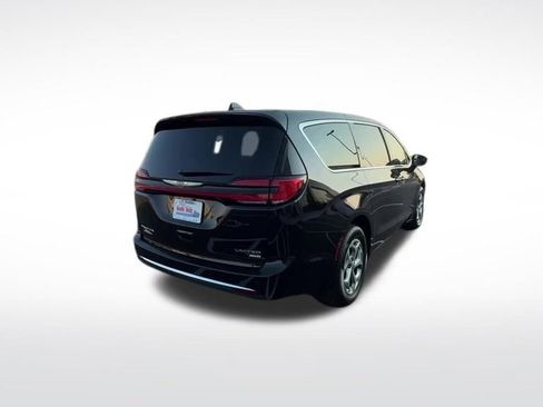 Used 2024 Chrysler Pacifica Limited image 38